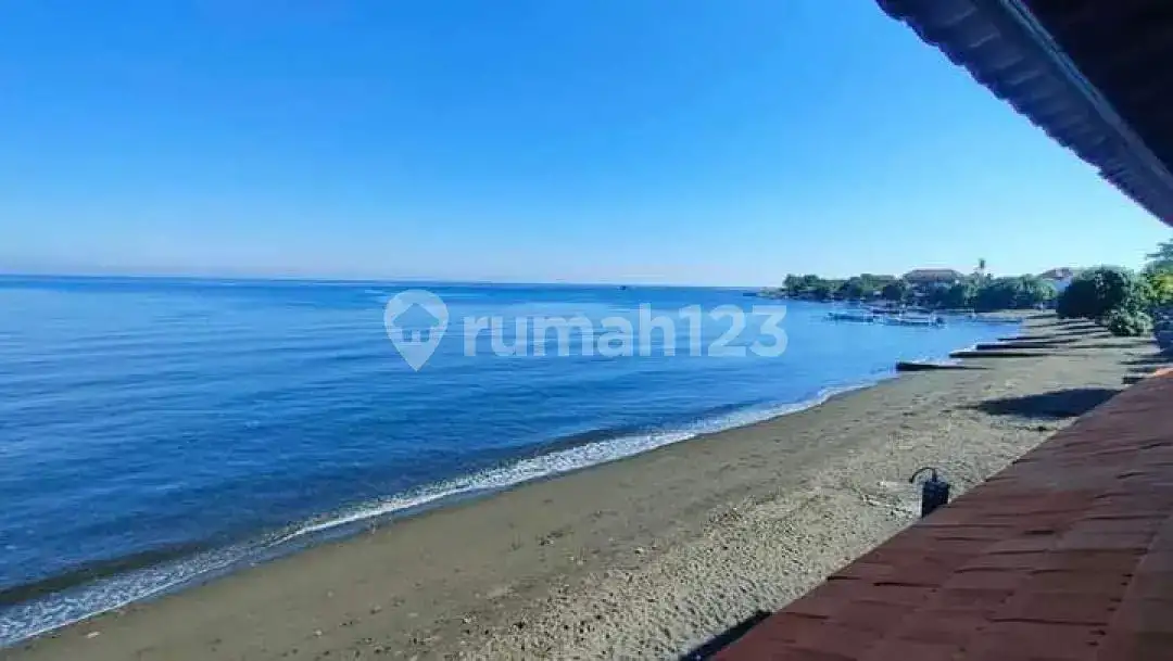 Hotel Beachfront 9 Kamar dengan View Sunset Langsung ke Pantai di Lovina Bali