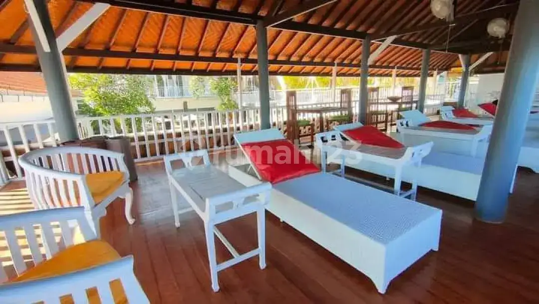 Hotel Beachfront 9 Kamar dengan View Sunset Langsung ke Pantai di Lovina Bali