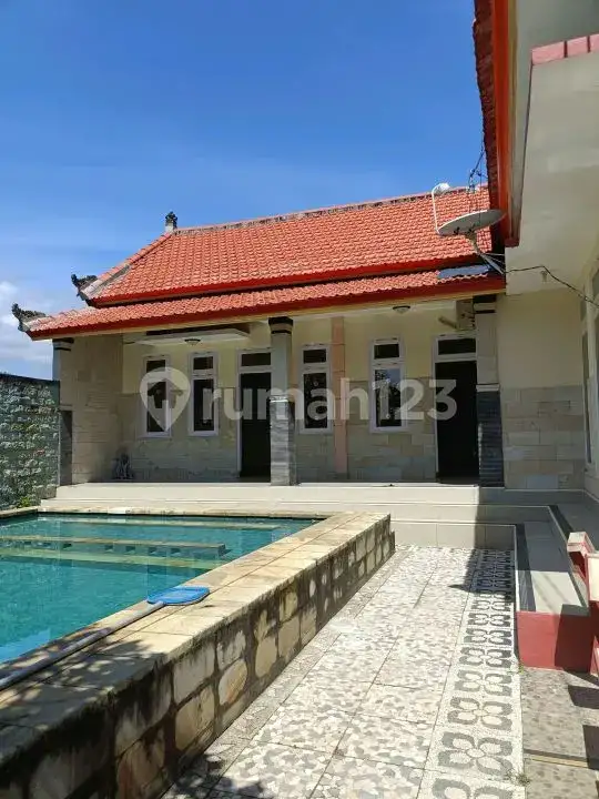 Villa 3 Kamar Tidur Jarak Jalan Kaki ke Pantai dengan View Bukit dan Sawah di Lovina Bali