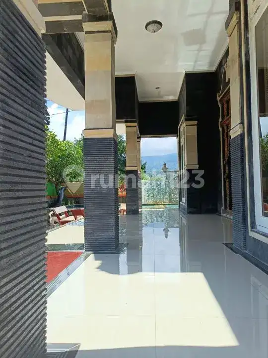 Villa 3 Kamar Tidur Jarak Jalan Kaki ke Pantai dengan View Bukit dan Sawah di Lovina Bali