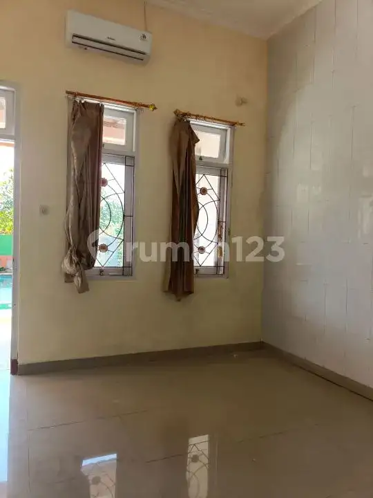 Villa 3 Kamar Tidur Jarak Jalan Kaki ke Pantai dengan View Bukit dan Sawah di Lovina Bali