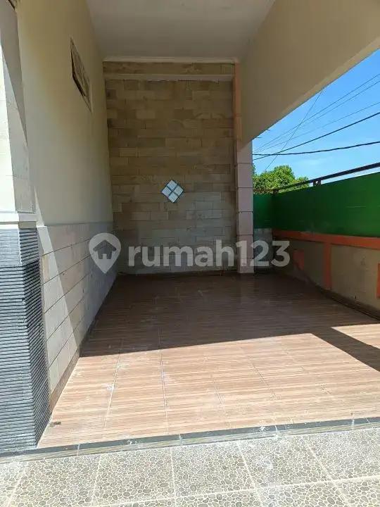 Villa 3 Kamar Tidur Jarak Jalan Kaki ke Pantai dengan View Bukit dan Sawah di Lovina Bali
