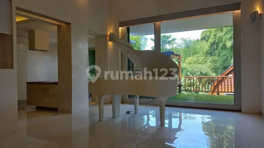 Villa Riverside 6 Kamar Tidur di Area Tenang Abiansemal Badung Bali