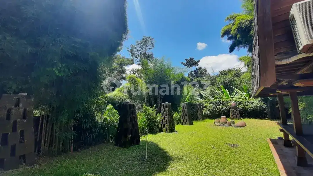 Villa Riverside 6 Kamar Tidur di Area Tenang Abiansemal Badung Bali