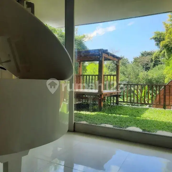 Villa Riverside 6 Kamar Tidur di Area Tenang Abiansemal Badung Bali