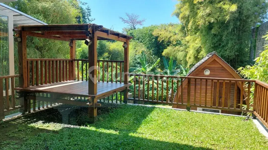 Villa Riverside 6 Kamar Tidur di Area Tenang Abiansemal Badung Bali