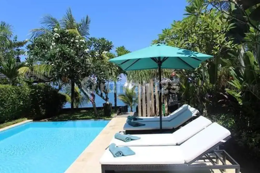 Villa Modern Beachfront 4 Kamar Tidur di Singaraja Buleleng Bali