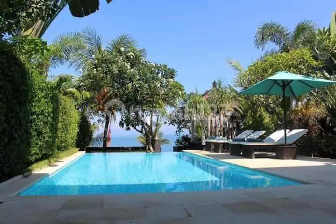 Villa Modern Beachfront 4 Kamar Tidur di Singaraja Buleleng Bali
