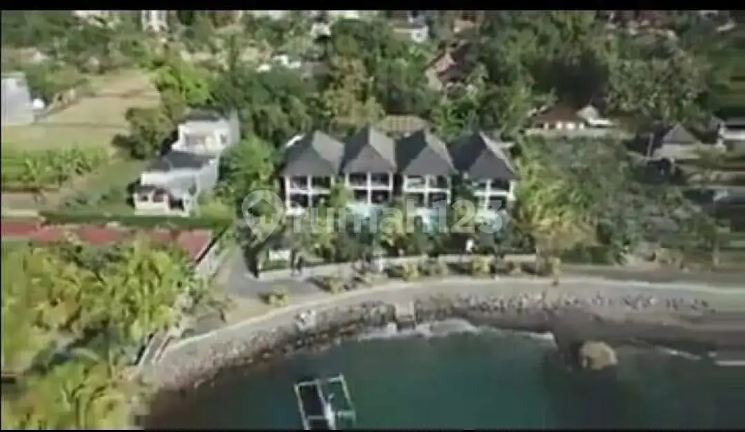 Villa Modern Beachfront 4 Kamar Tidur di Singaraja Buleleng Bali