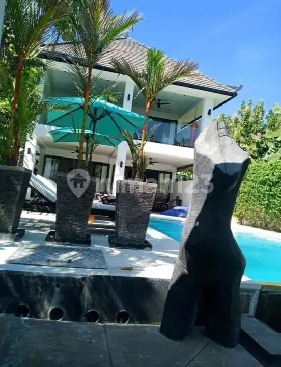 Villa Modern Beachfront 4 Kamar Tidur di Singaraja Buleleng Bali