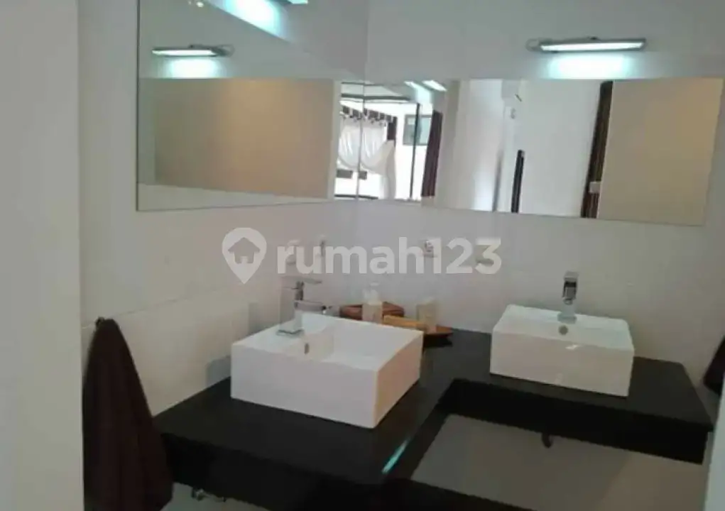 Villa Modern Beachfront 4 Kamar Tidur di Singaraja Buleleng Bali
