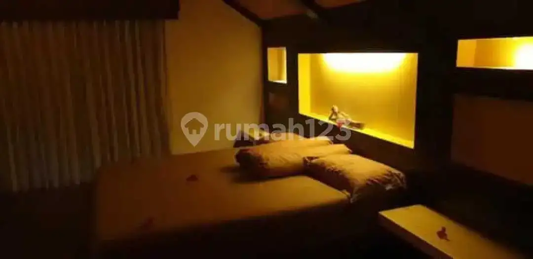 Villa dengan 3 Unit Homestay Berpenghasilan di Kaliasem Dekat Pusat Lovina Bali