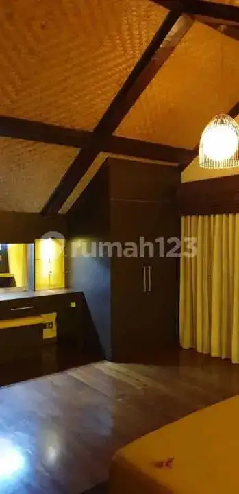 Villa dengan 3 Unit Homestay Berpenghasilan di Kaliasem Dekat Pusat Lovina Bali