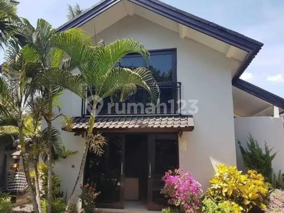 Villa dengan 3 Unit Homestay Berpenghasilan di Kaliasem Dekat Pusat Lovina Bali