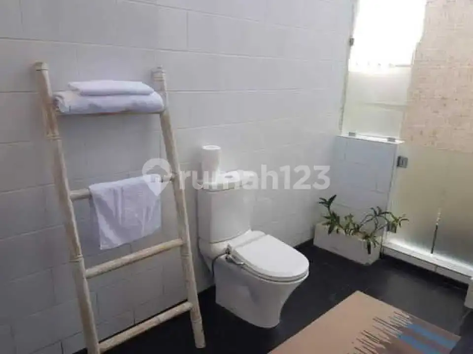 Villa dengan 3 Unit Homestay Berpenghasilan di Kaliasem Dekat Pusat Lovina Bali