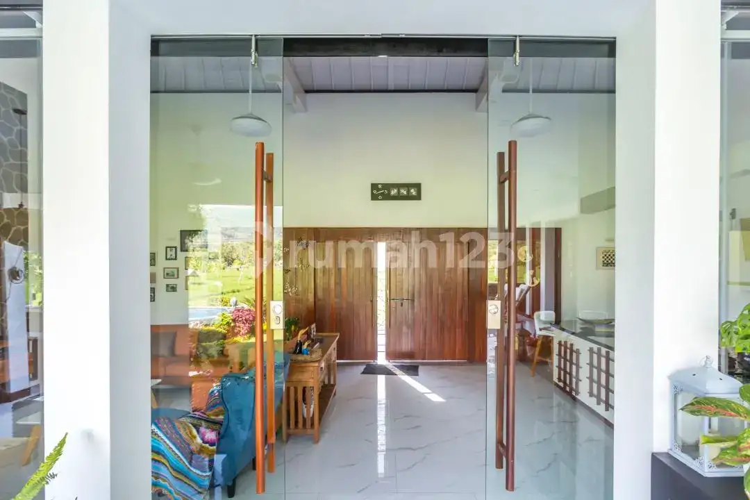 Villa Modern di Pusat Lovina dengan Pemandangan Fantastis