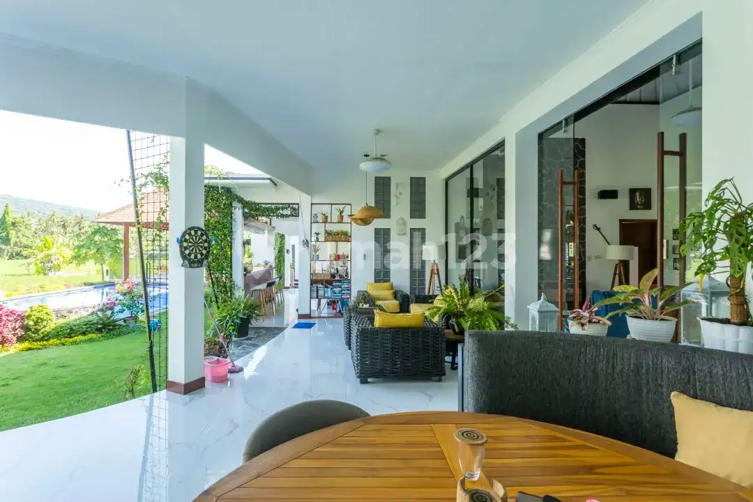 Villa Modern di Pusat Lovina dengan Pemandangan Fantastis