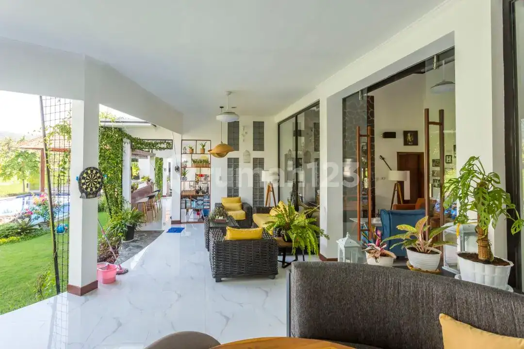 Villa Modern di Pusat Lovina dengan Pemandangan Fantastis