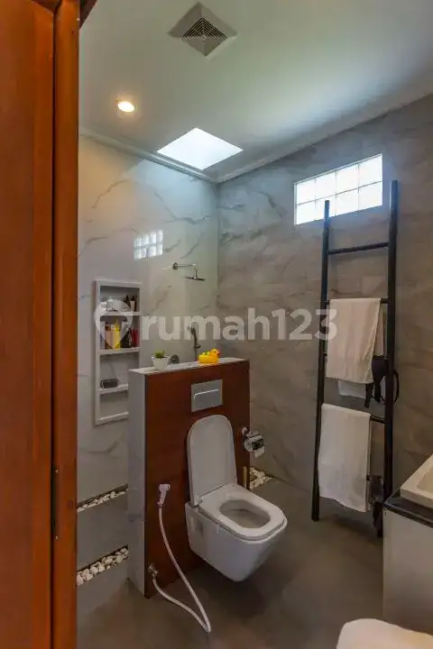 Villa Modern di Pusat Lovina dengan Pemandangan Fantastis