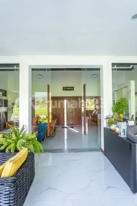 Villa Modern di Pusat Lovina dengan Pemandangan Fantastis