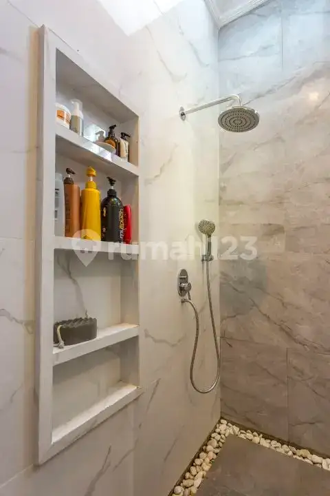 Villa Modern di Pusat Lovina dengan Pemandangan Fantastis