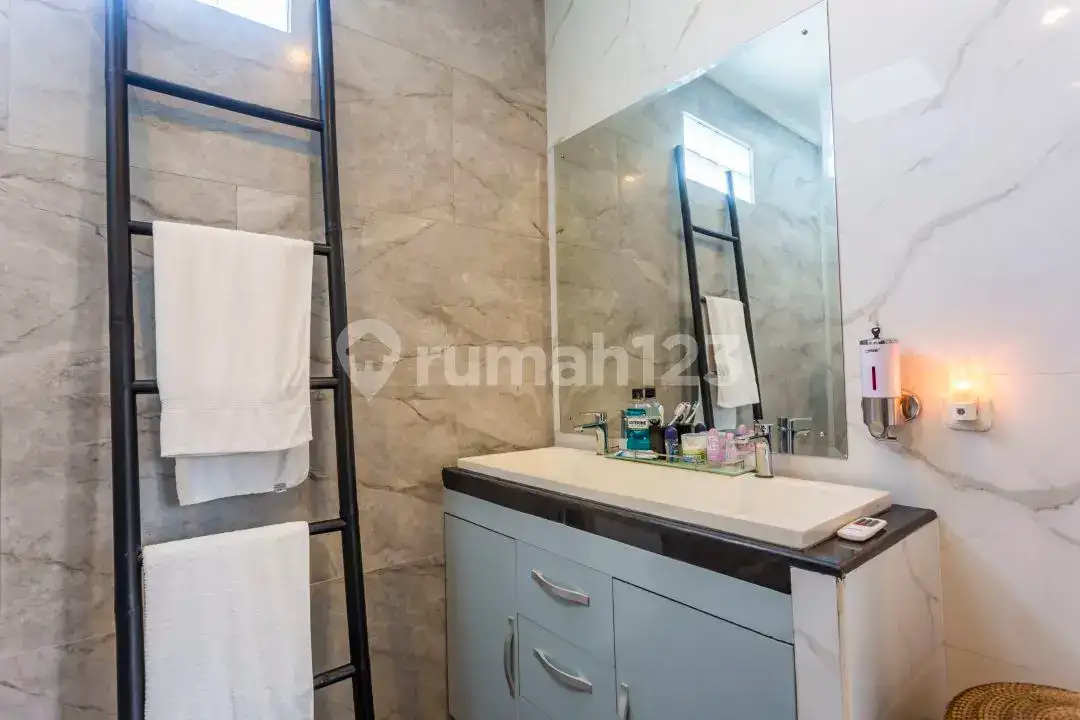 Villa Modern di Pusat Lovina dengan Pemandangan Fantastis