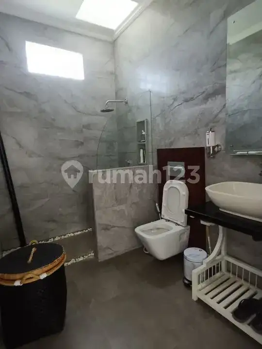 Villa Modern di Pusat Lovina dengan Pemandangan Fantastis