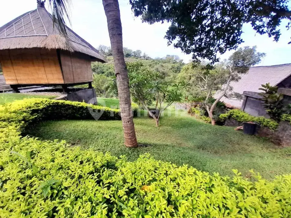 Villa 3 Kamar Tidur dengan Lahan Luas dan Pemandangan Laut di Lovina