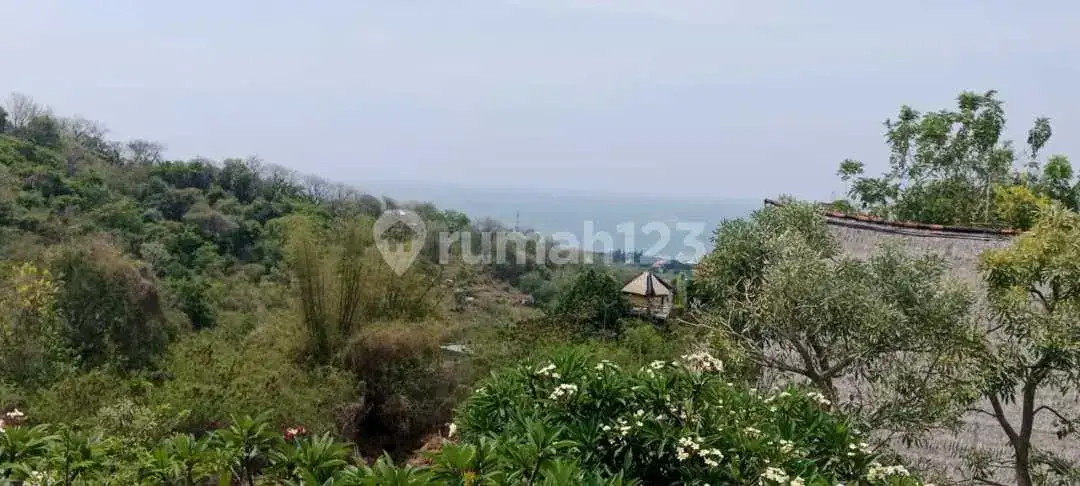 Villa 3 Kamar Tidur dengan Lahan Luas dan Pemandangan Laut di Lovina