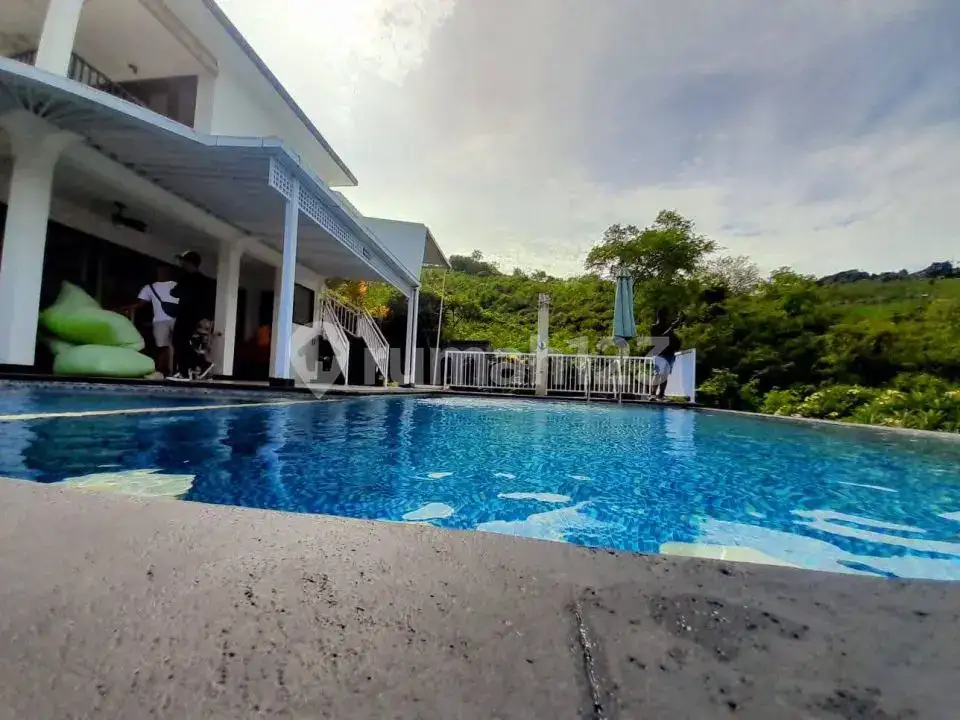 Villa 3 Kamar Tidur dengan Lahan Luas dan Pemandangan Laut di Lovina