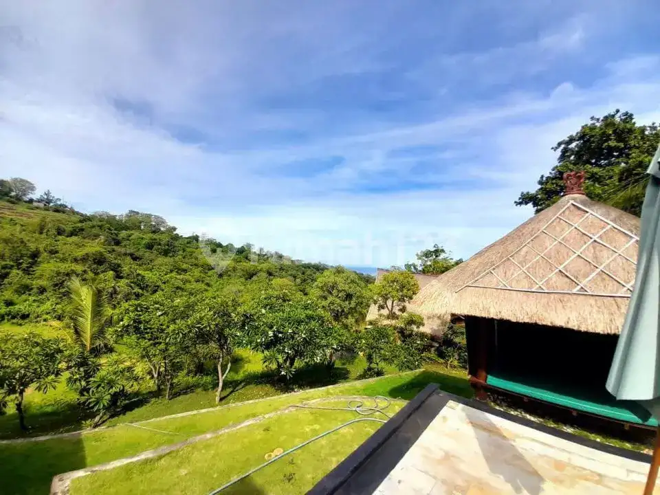 Villa 3 Kamar Tidur dengan Lahan Luas dan Pemandangan Laut di Lovina