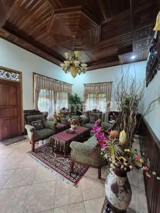 Rumah 6 Kamar Tidur di Amlapura Karangasem, Cocok untuk Hunian Keluarga