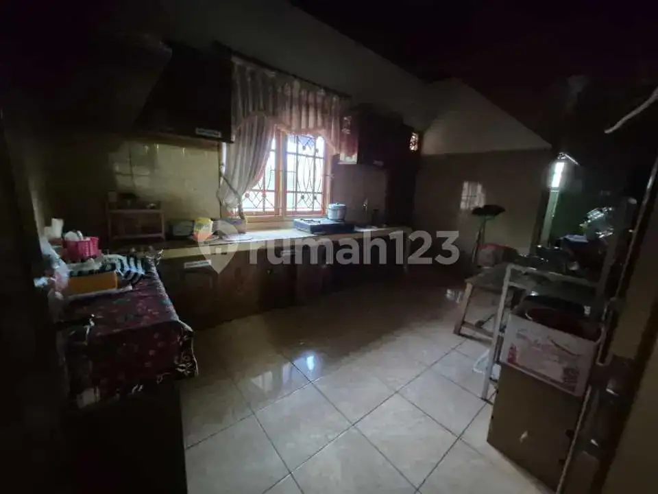 Rumah 6 Kamar Tidur di Amlapura Karangasem, Cocok untuk Hunian Keluarga