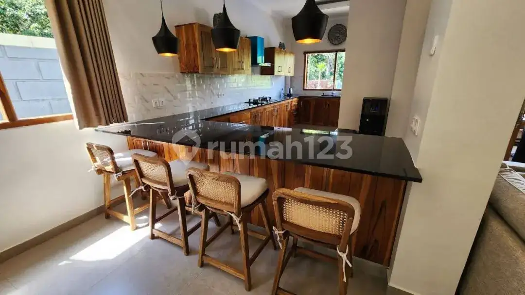 Villa Baru 4 Kamar Tidur dengan Pemandangan Bukit dan Sawah di Lovina Area Tenang dan Strategis