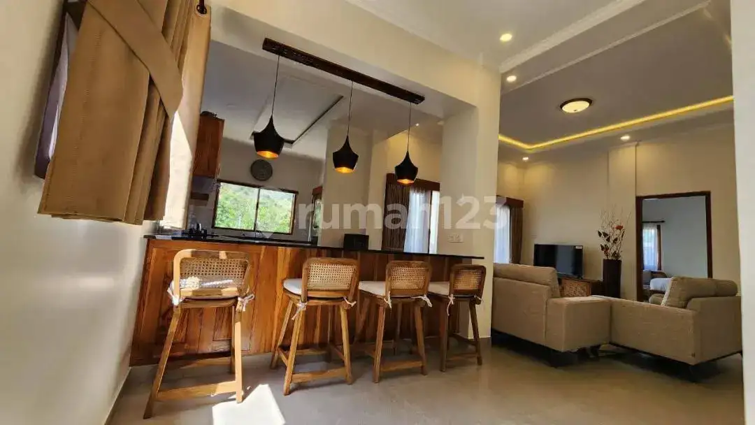 Villa Baru 4 Kamar Tidur dengan Pemandangan Bukit dan Sawah di Lovina Area Tenang dan Strategis