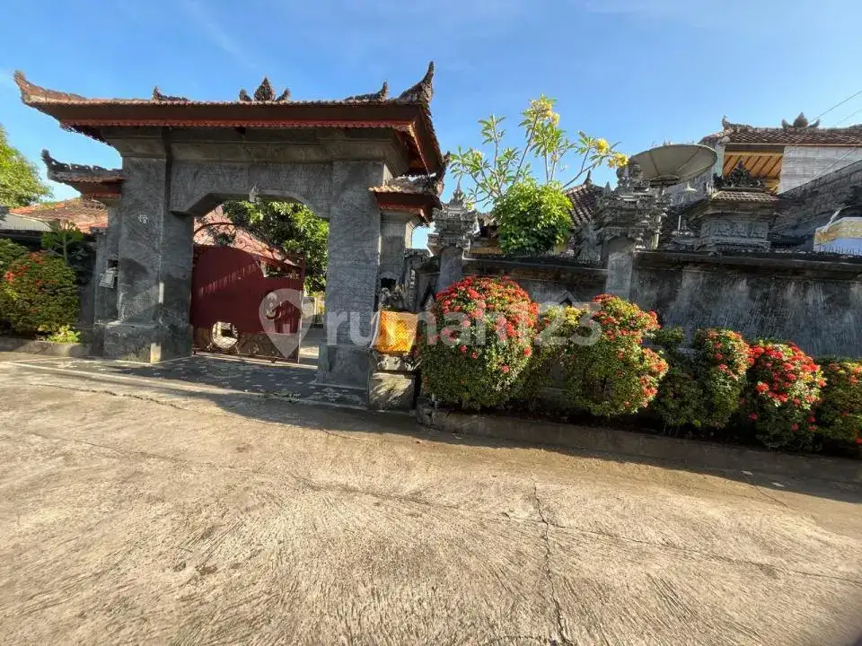 Semi Villa 3 Kamar Tidur dengan Lahan Luas di Anturan Dekat Pantai Cocok untuk Hunian dan Liburan