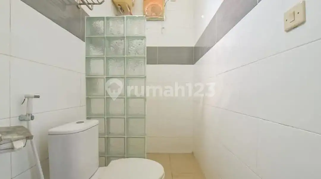 Homestay 8 Kamar Tidur di Anturan dengan View Sawah dan Pegunungan Cocok untuk Bisnis Hospitality