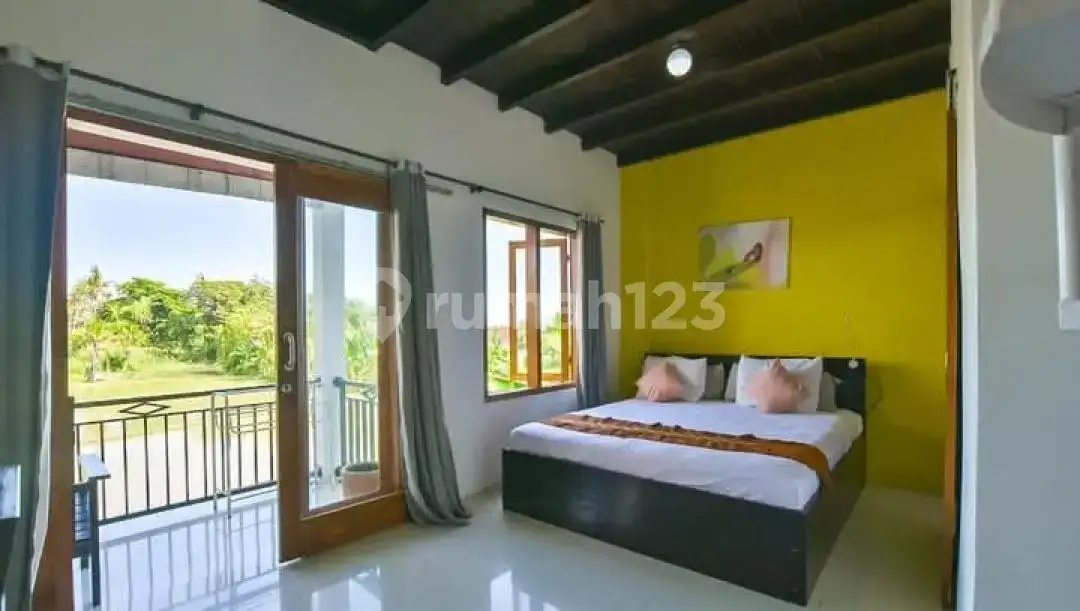 Homestay 8 Kamar Tidur di Anturan dengan View Sawah dan Pegunungan Cocok untuk Bisnis Hospitality