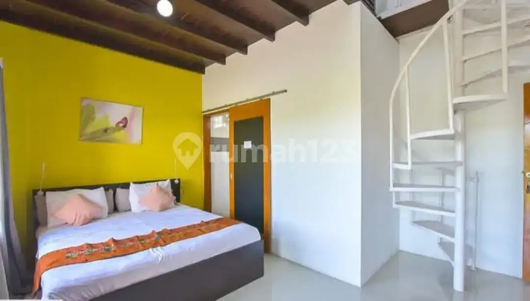 Homestay 8 Kamar Tidur di Anturan dengan View Sawah dan Pegunungan Cocok untuk Bisnis Hospitality