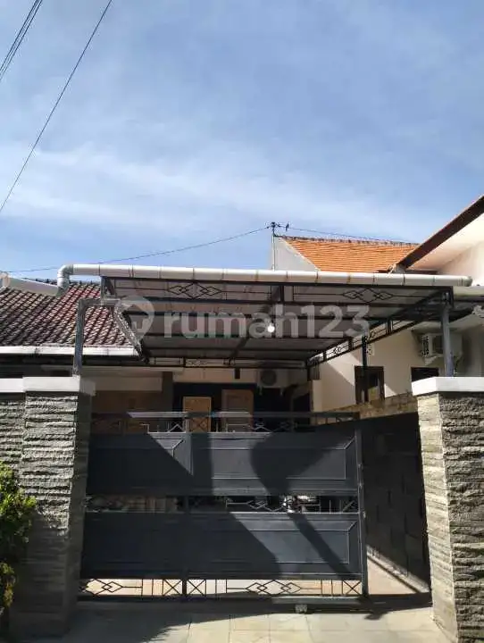 Villa 2 Kamar Tidur dengan Kolam Renang di Singaraja Dekat Pantai Penimbangan