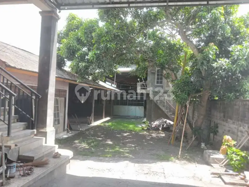 Rumah dan Gudang di Karangasem Cocok untuk Usaha Material Bangunan atau Gudang Distribusi