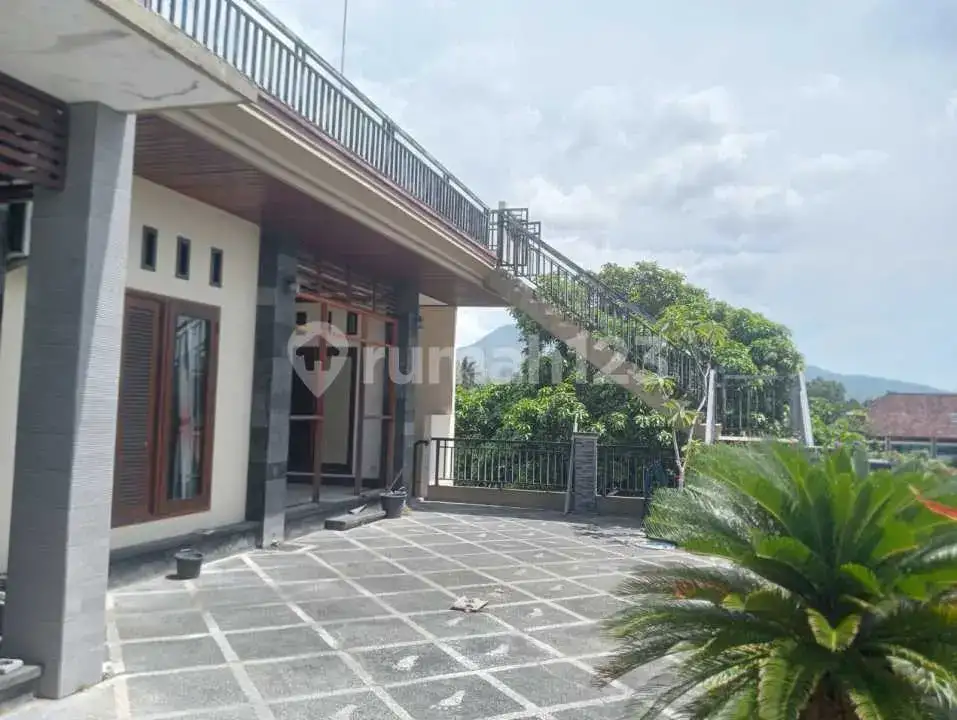 Rumah dan Gudang di Karangasem Cocok untuk Usaha Material Bangunan atau Gudang Distribusi