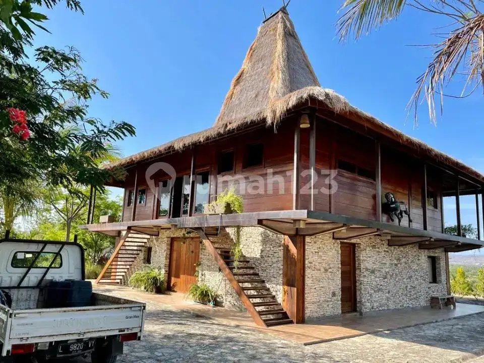 Villa 4 Kamar Tidur di Waingapu Sumba Timur dengan Panorama Laut, Sungai, dan Pegunungan