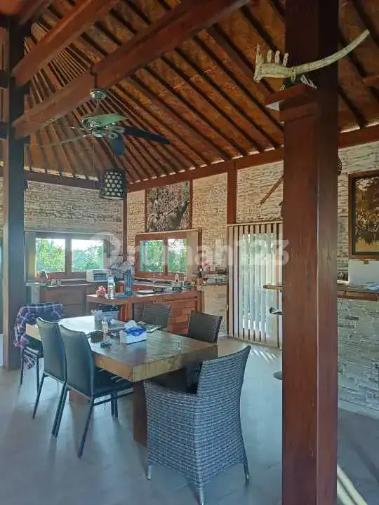Villa 4 Kamar Tidur di Waingapu Sumba Timur dengan Panorama Laut, Sungai, dan Pegunungan