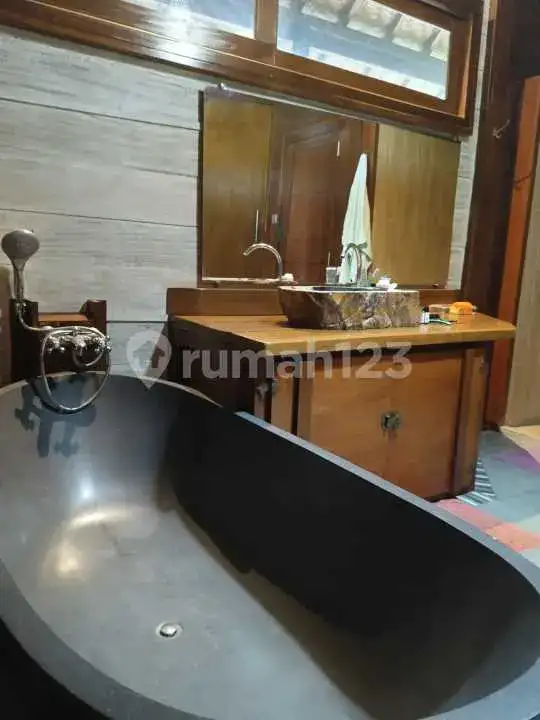 Villa 4 Kamar Tidur di Waingapu Sumba Timur dengan Panorama Laut, Sungai, dan Pegunungan