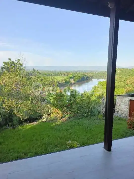 Villa 4 Kamar Tidur di Waingapu Sumba Timur dengan Panorama Laut, Sungai, dan Pegunungan