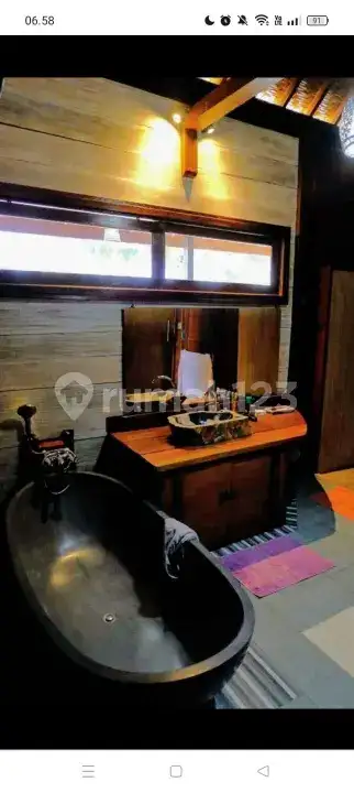 Villa 4 Kamar Tidur di Waingapu Sumba Timur dengan Panorama Laut, Sungai, dan Pegunungan