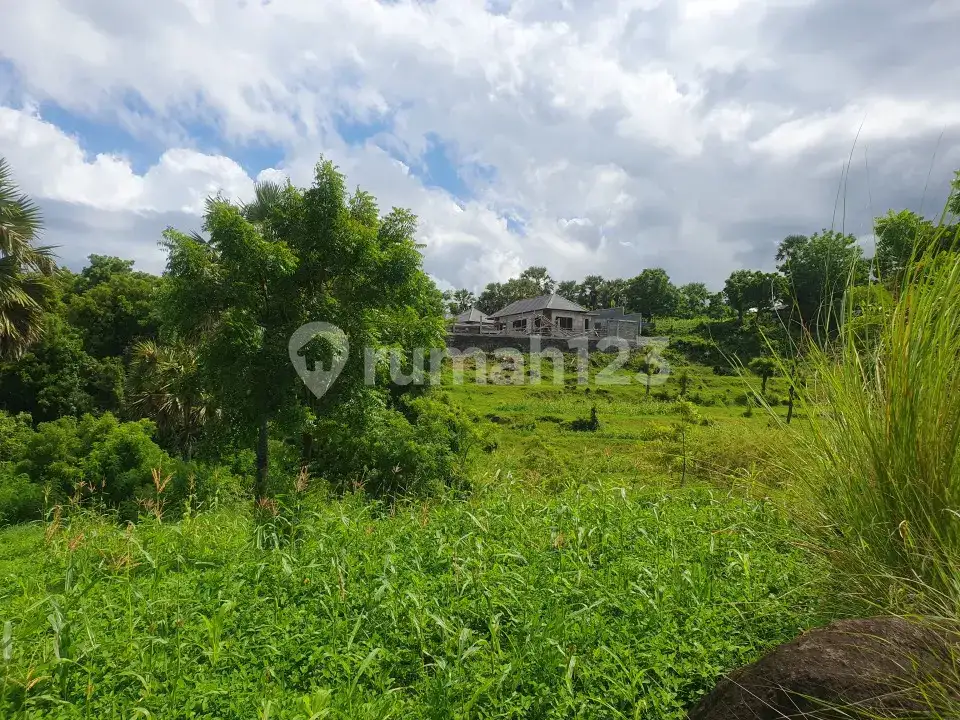 Tanah Terasering di Tulamben dengan Panorama Laut dan Gunung Cocok untuk Villa dan Resort