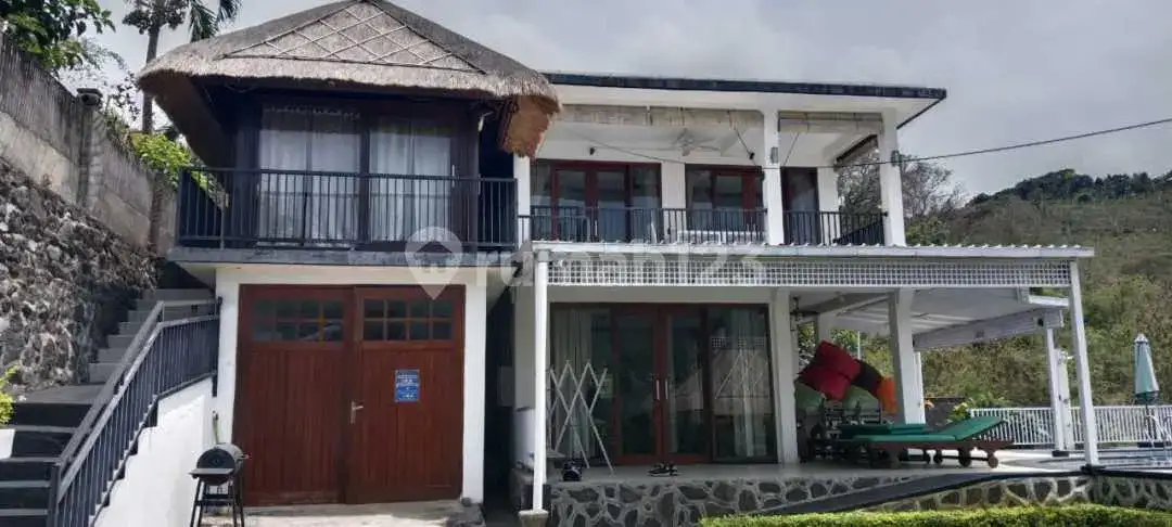 Rumah 2 Lantai 4 Kamar Tidur di Pondok Candra Surabaya Dekat Fasilitas Umum