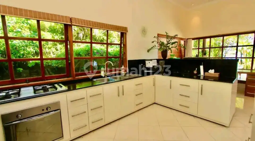 Beachfront Villa di Lovina dengan Sunset View Cocok untuk Hunian dan Investasi
